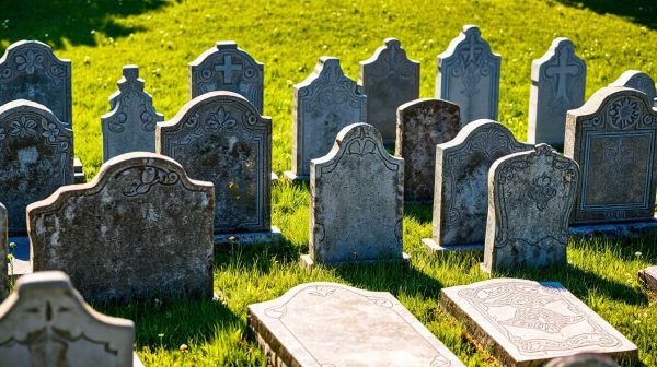 Top 10 idées de pierres tombales créatives pour honorer la mémoire